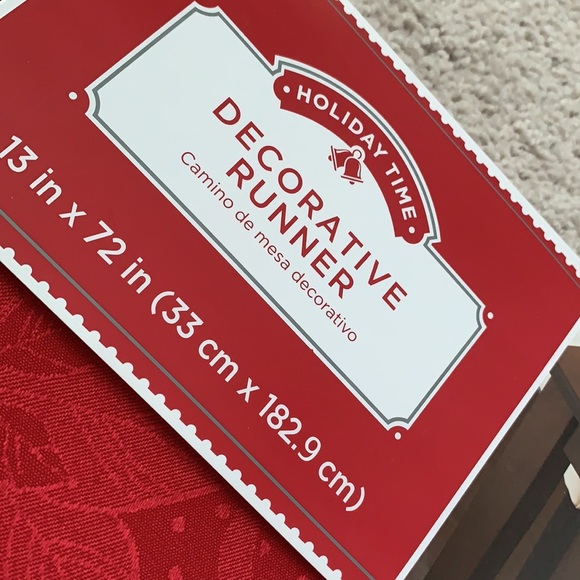 NWT🌟Christmas Table Runner - Picture 3 of 8